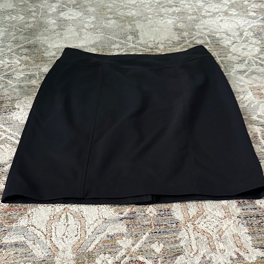 Chic Black Skirt